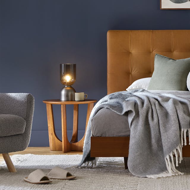 Tovi Side Table Smoked Oak - wood grain detail